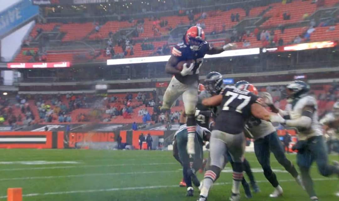 clevsevery1's tweet photo. Them: "Pittsburgh still only lost one game, don't jump to any conclusions"

Us: https://t.co/uvHlJyd3Ae