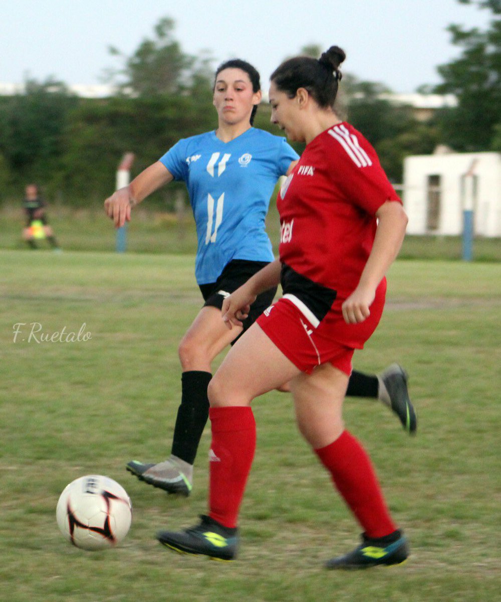 CNdeF_FLORIDA's tweet photo. #Femenino | #Local2020
Nacional 5 - 0 Quilmes.
⚽️Carol Rodriguez.
⚽️⚽️⚽️Sofia Grela.
⚽️Aracely Pereira.
#NacionalFloridaFemenino
📸 @FannyRuetalo https://t.co/8v9nlcncgj
