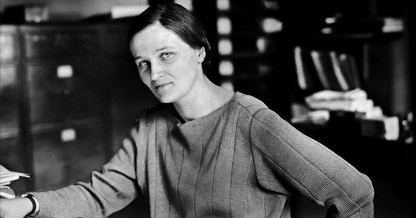 Work with love, embrace the unexpected, and more excellent life-advice from the pioneering astronomer Cecilia Payne-Gaposchkin, who died on this day in 1979, having discovered the chemical fingerprint of the universe brainpickings.org/2017/07/26/cec…
