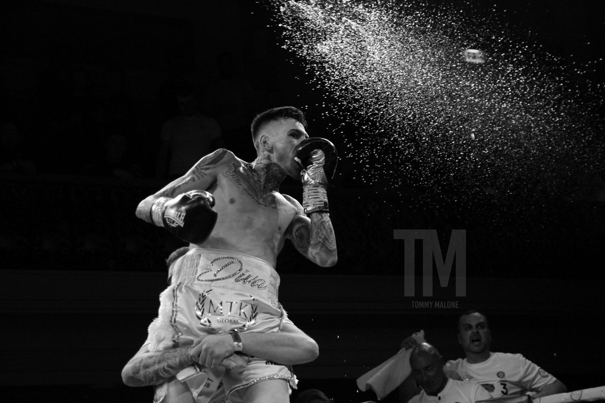 TommyBhB's tweet image. Some through backs from the past few years. Working with @filipinoflash while in Belfast. @mickconlan11 lighting up the Falls park @FeileBelfast @MTKGlobal #GoldenContract @YorkHallEvents @mranthonyyarde Ringside. @BoxerCully wining winning the Irish title 📸🥊 Great memories 👌