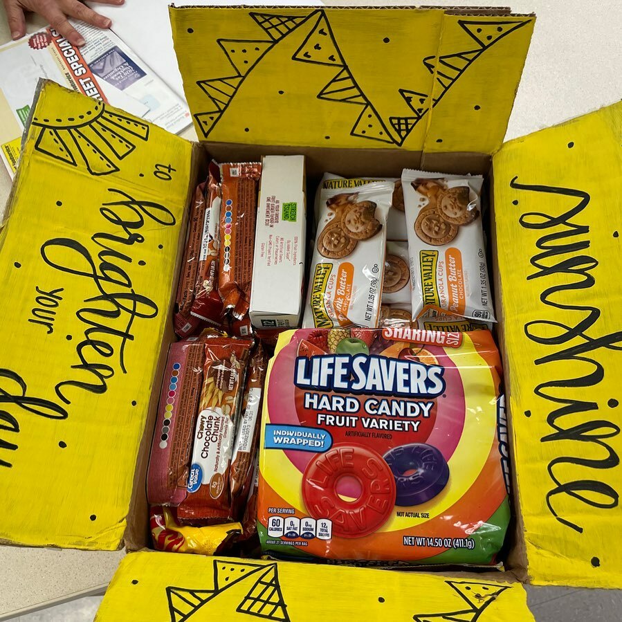 @melanie_ward_rucker and Dewey Elementary are the absolute best. Today I opened a box of sunshine for <a href="/HighlandsMDUSD/">Highlands Elementary</a> from our friends in Missouri. Thank you Melanie and team. You delivered an absolute pick me for our staff!!!@melanie_ward_rucker and Dewey Elementary are the…