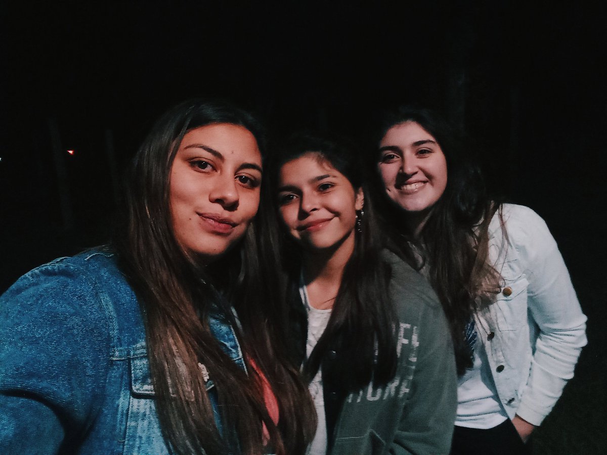 sabrifernndz's tweet photo. 👭🍻 por más noches así, juntas 🤯💃🏻 ❤️ https://t.co/2sGGHsJF4d