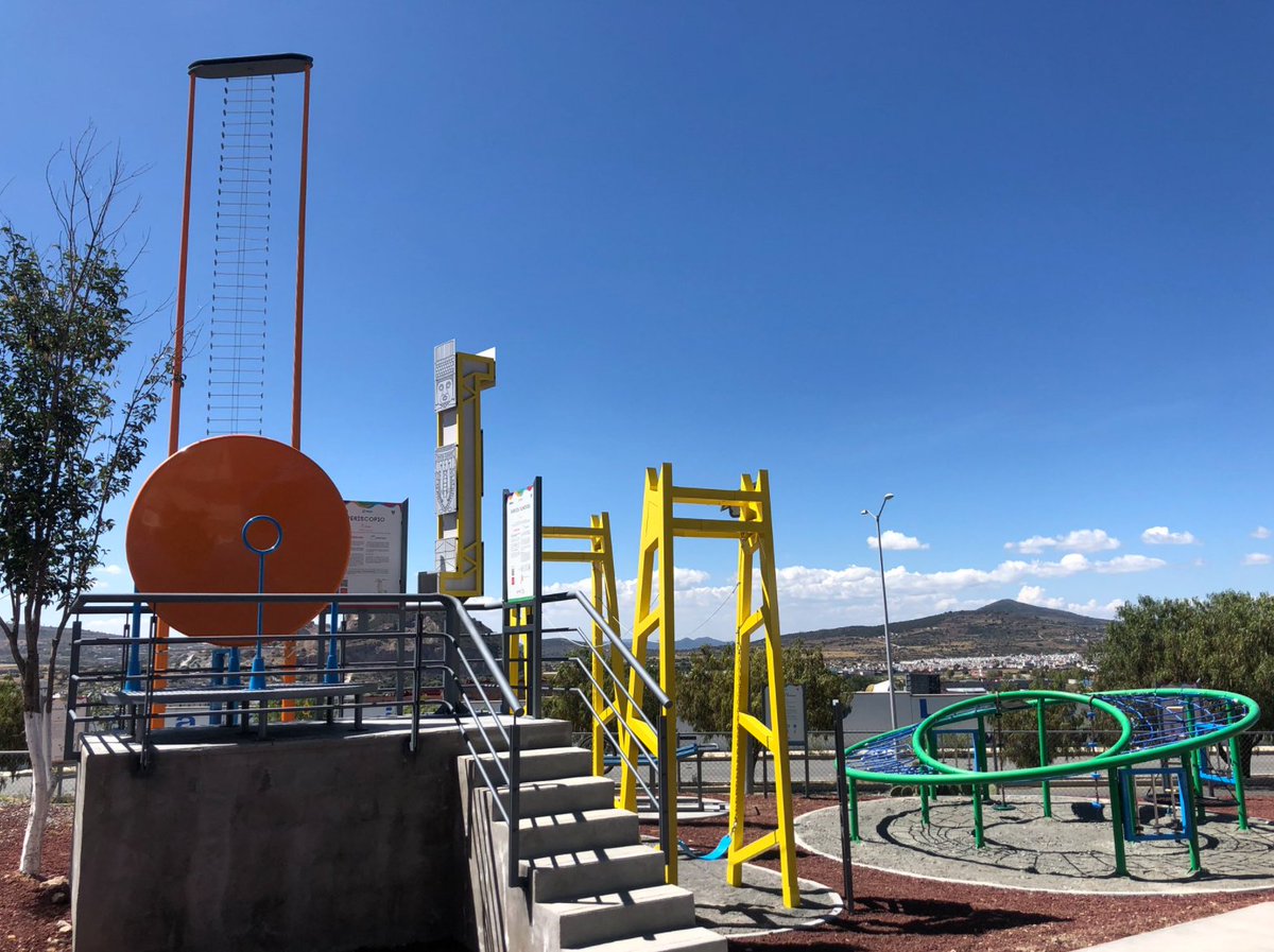 CITNOVA's tweet photo. . @AlonsoHuerta comparte con el auditorio de la @nq_radio el objetivo de #Hortus, que es propiciar la comprensión de conceptos que complementen el aprendizaje en física, química, biología, matemáticas, geografía y arte, de forma divertida, Jardín de ciencias
ubicado en el #PCYTH https://t.co/4JbPVl6Buo