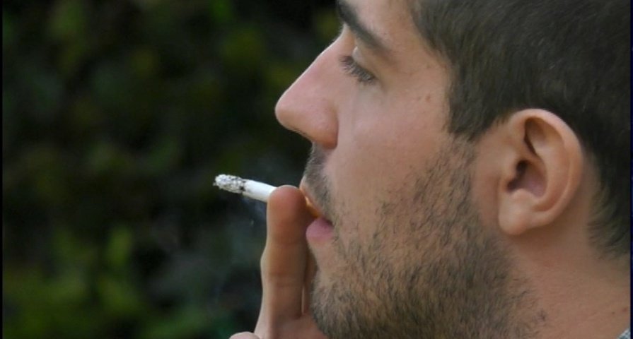 pazzeskamilan0's tweet photo. In regia c'è qualcuno più sottone di me per Tommaso che fuma
#GFVIP https://t.co/zr7q2Z5ijm
