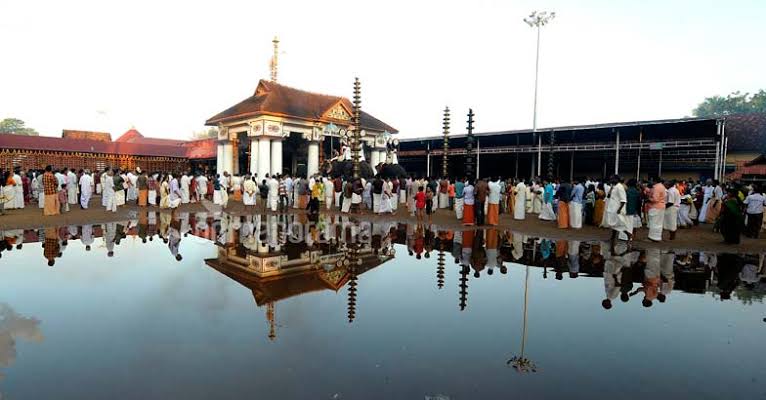 The temple, along with Ettumanoor Siva Temple & Kaduthuruthy Mahadeva Temple is considered a powerful trisome.Legend is...Khara, an asura did severe penance.Thus Siva, who was pleased gave him three Lingas.