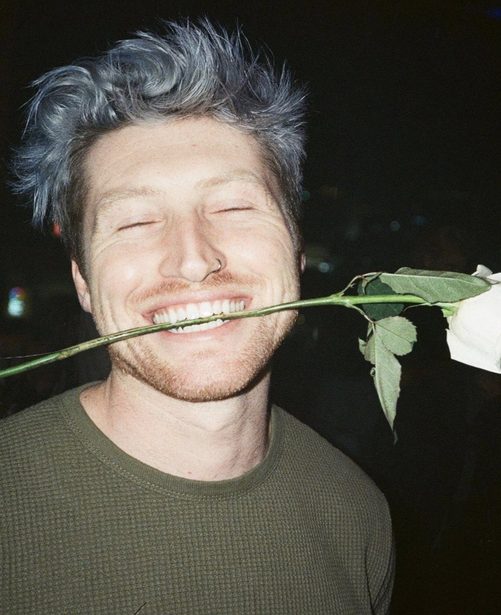 all the  @ImNotScottySire hairstyles- a thread -