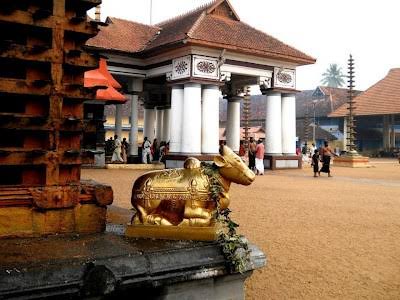 The legend behind the festival is, years ago saint Vyaghrapada prayed to Shiva for many years. Atlast Shiva and Parvathy Devi appeared in front of him on the day of Krishna Ashtami, Thus it is called Vaikathashtami.