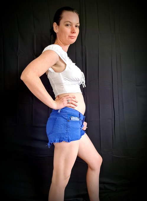 Just trying on some clothes . https://t.co/s6ND59fZul<a href="/tag/beauty"class="tags"><span>#beauty</span></a><a href="/tag/toyota"class="tags"><span>#toyota</span></a><a href="/tag/atara"class="tags"><span>#atara</span></a>