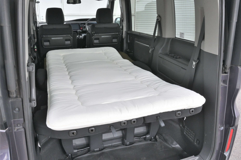 株 ホンダアクセス ステップワゴンでの車中泊のやり方について 車中泊専門誌 カーネル Carneru1 の編集長に教えてもらったタム シートアレンジから車内のフラット化 目隠しシェードまでこれを読めばバッチリ ぜひ参考にしてみてタムね ʕ ᴥ ʔﾉ