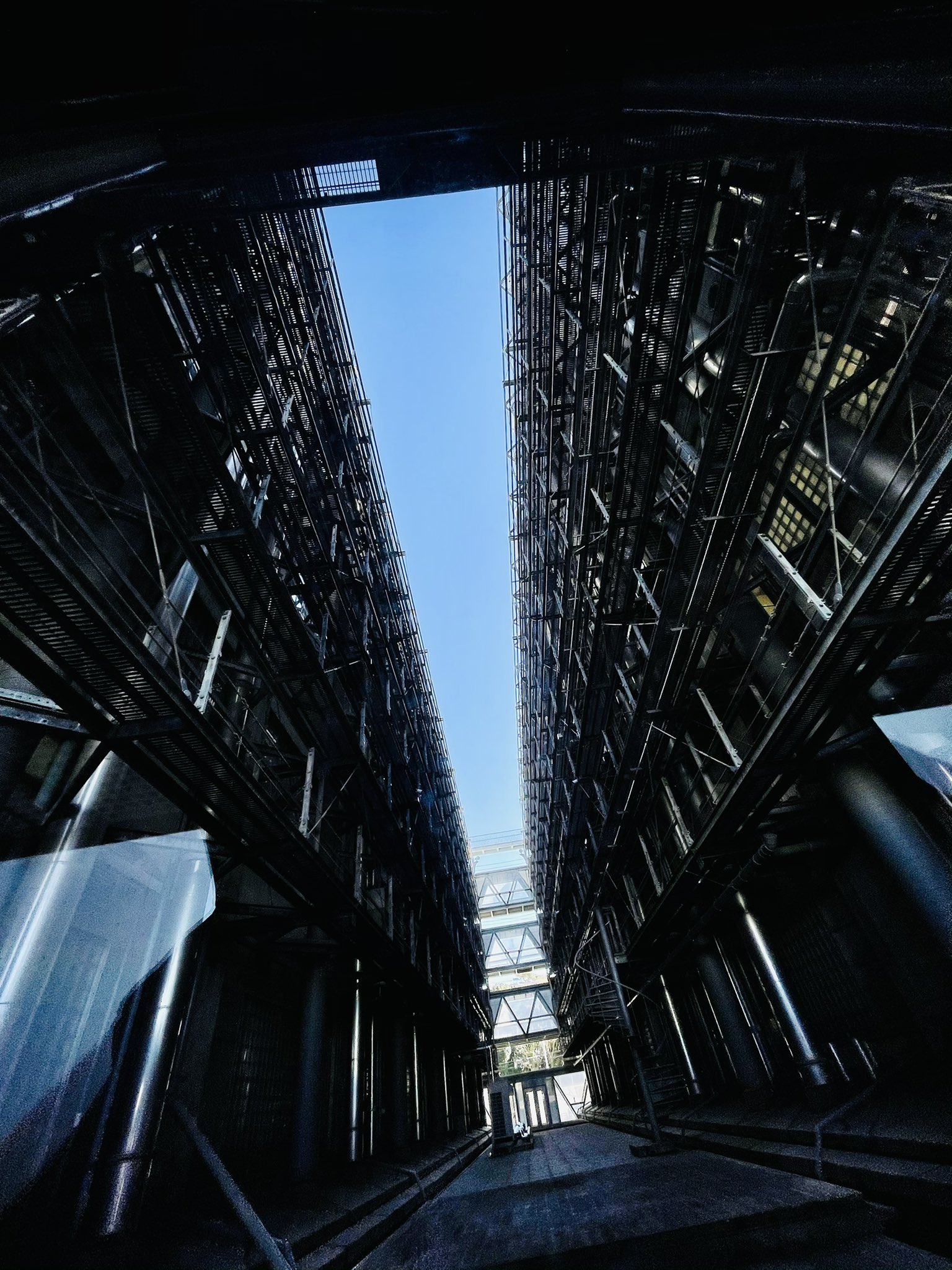 でじたろう ニトロプラス いばらき量子ビーム研究センターを見学 日本刀を中性子ビーム応用による検査技術を広報協力したご縁で 素粒子の実験施設を拝見 ニュートリノを作って約300キロ離れたスーパーカミオカンデで超高速で発射する施設や技術に感動しま