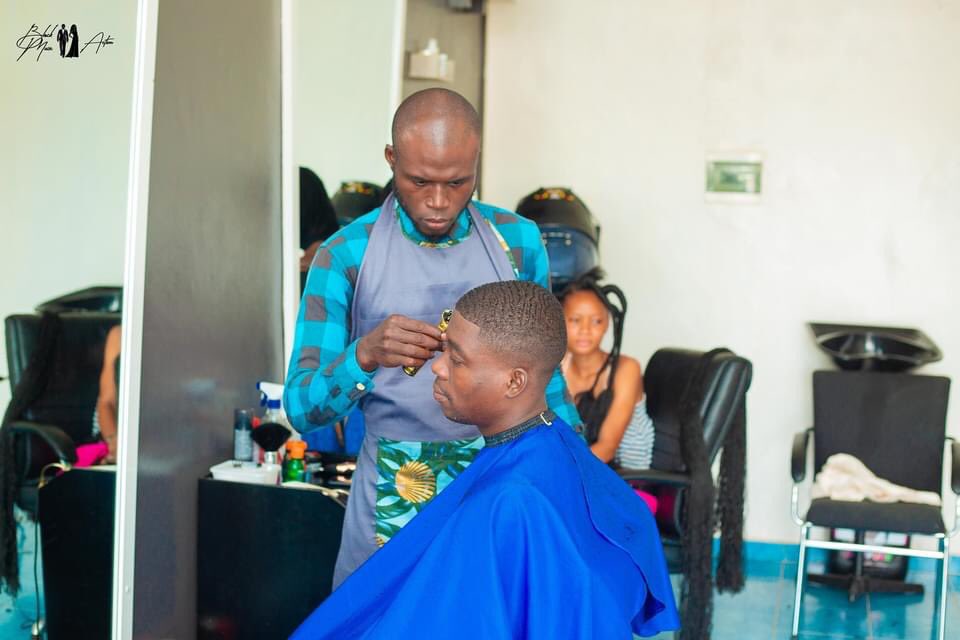 blackmuseaction's tweet photo. Merci à MIMA COIFFURE et Emma Store de nous avoir accompagné pour cette premiere édition. 

#BlackMuseAction2020 https://t.co/YTsQ9bC9lU