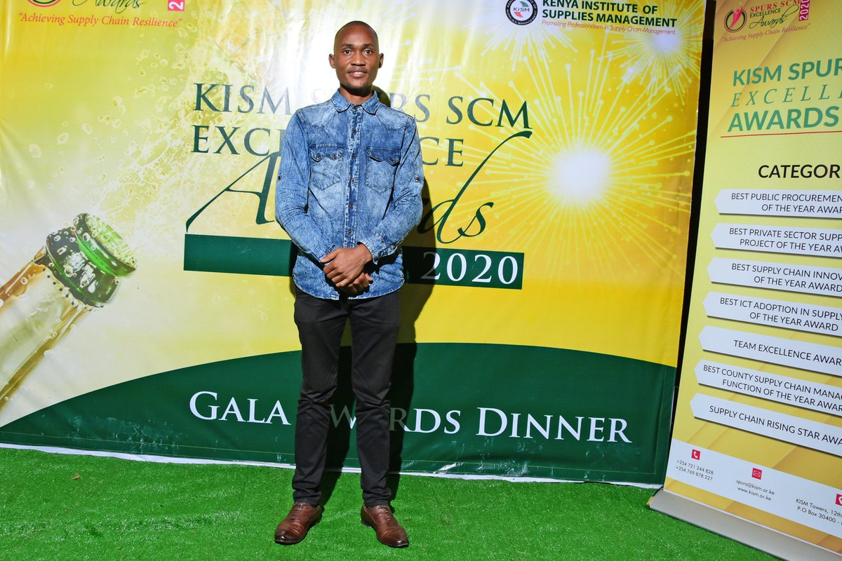 kismgt's tweet photo. Our members having photo session moments. Everyone looked amazing👌
#TeamSCM #KISMAwards2020 #4thDec2020 https://t.co/a8Xhj1kulL