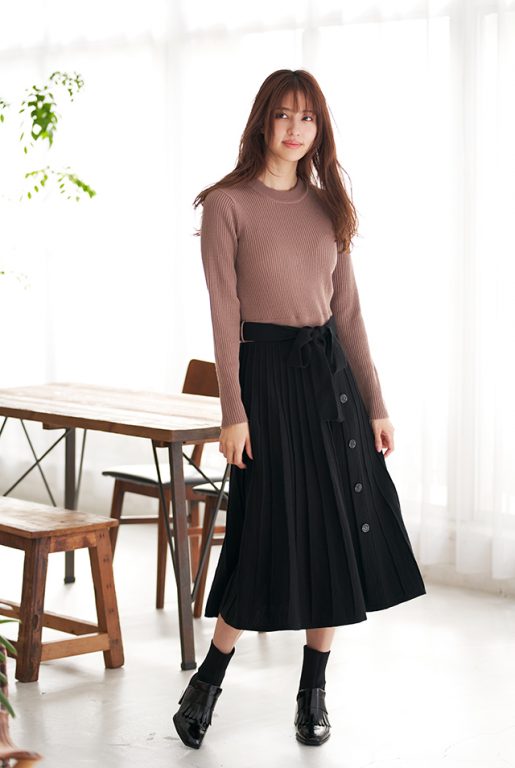 アベイル しまむらグループ 一枚でさらっと着れる ボタン付きニットワンピース ウエスト切替のプリーツスカートがキュート 愛甲千笑美 さんが大人可愛く着こなしてくれました T Co Or4hqtrvdq コーデが可愛いと思ったら いいね