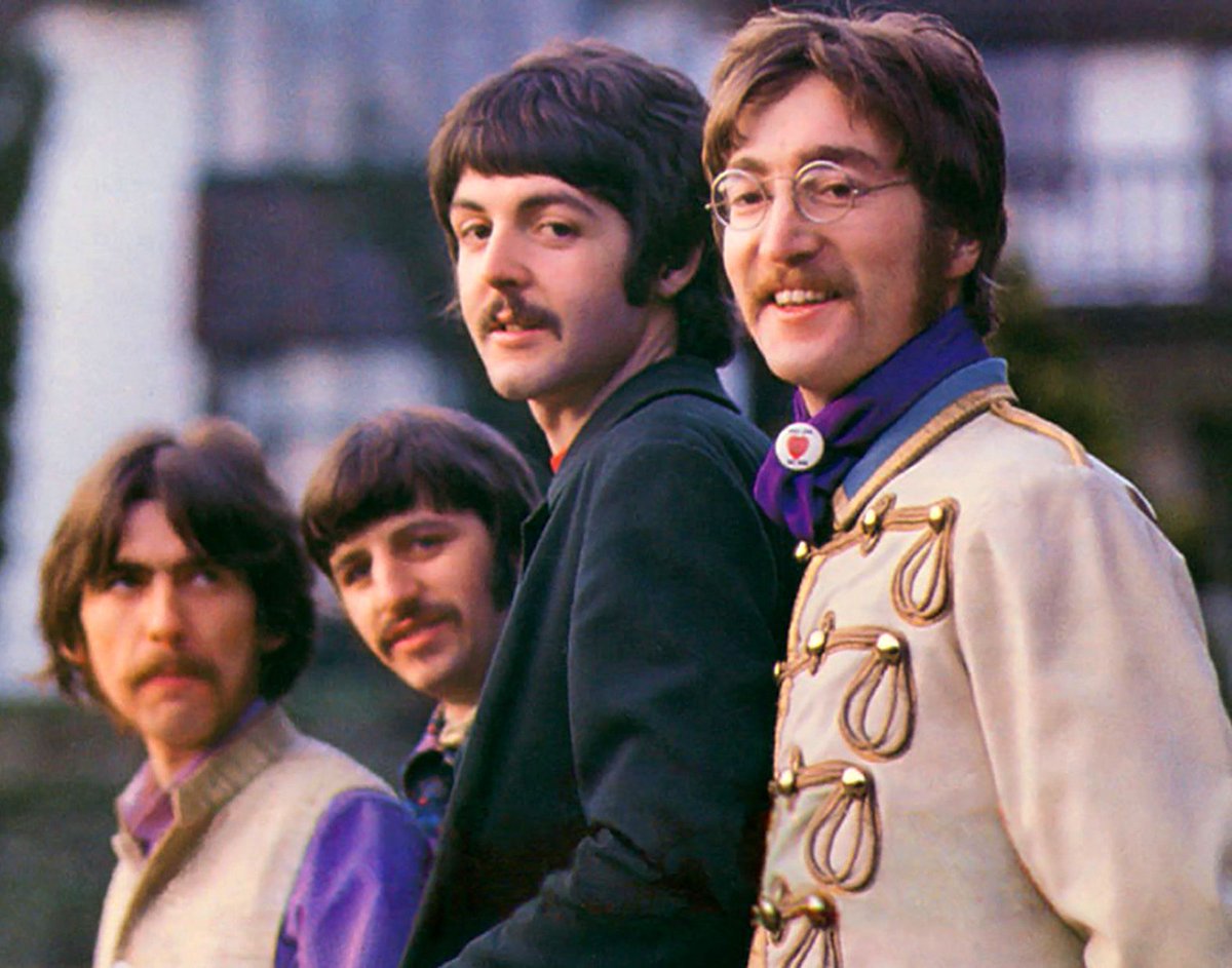 2/ Beatles’ lineup was  #JohnLennon, Paul McCartney,  #GeorgeHarrison and  #RingoStarr. The Fab Four were the first British singers to ever top the American Billboard charts and launched the British Invasion in 1964. From Love Me Do to The End in 1970, they were for peace and love.