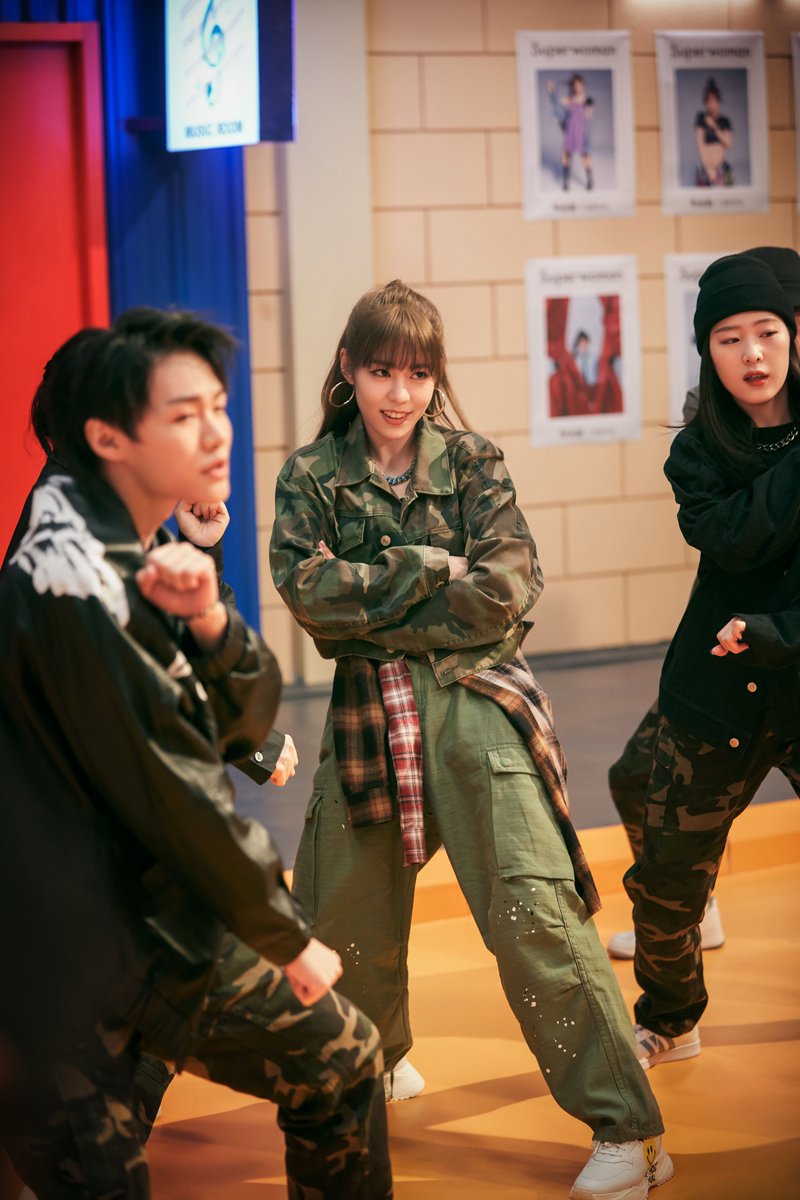 keyanshi's tweet photo. [WEIBO (STUDIO)] 201208

more behind the scenes pics of the shooting of the "superwoman" mv in anticipation for the dance version that will be dropping in a few hours 👀 (1)

#huachiyo #huachengyan #华承妍 #producecamp2020 #创造营2020 https://t.co/09DpUAPm9h