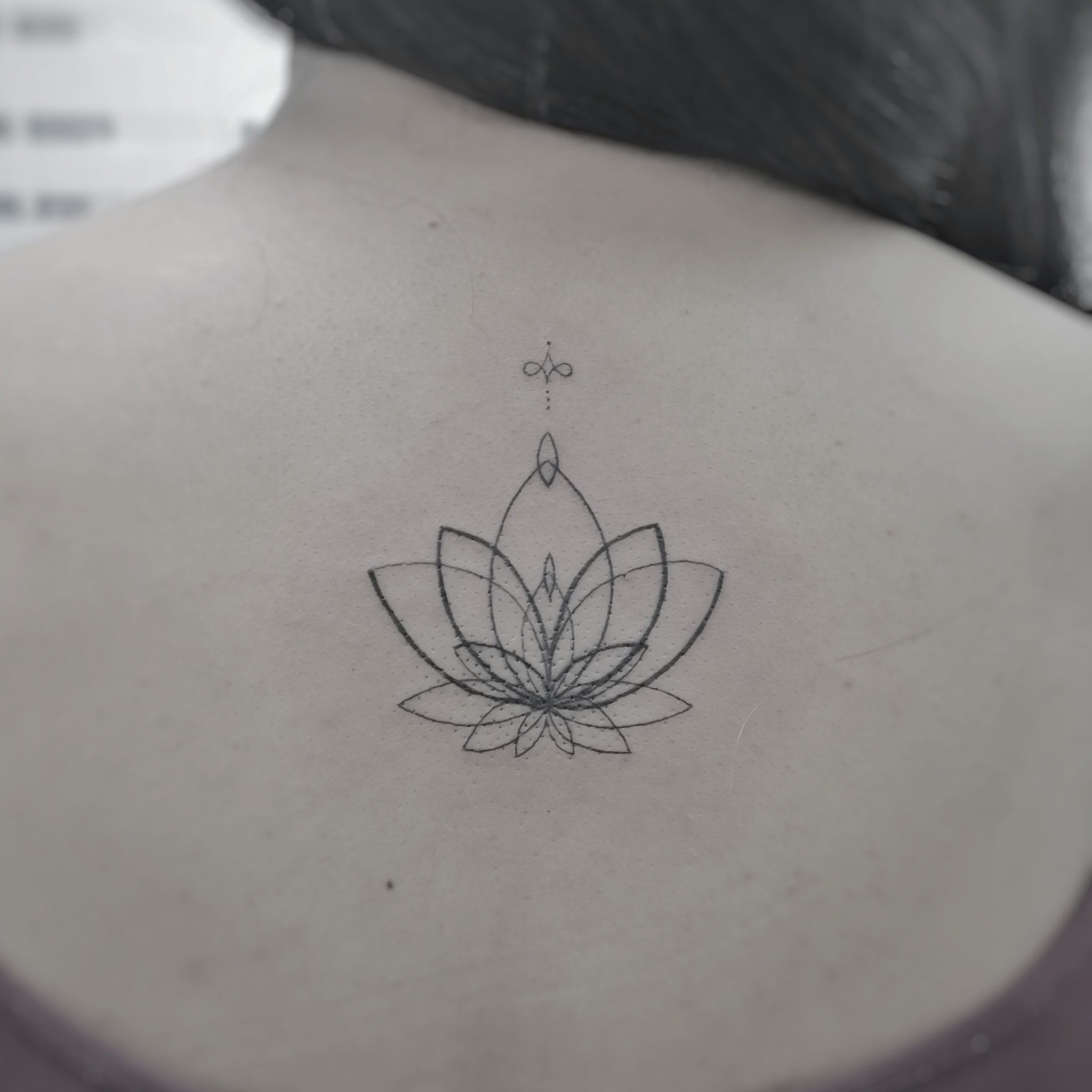 Ran タトゥーアーティスト 彫師 渋谷 原宿 最近 人気のラインのみタトゥー 予約はdmください 蓮タトゥー ライン タトゥー Lotustattoo 横浜タトゥー 横浜女性彫師 女性彫師 タトゥーデザイン タトゥー女子 彫師 タトゥー予約 T Co