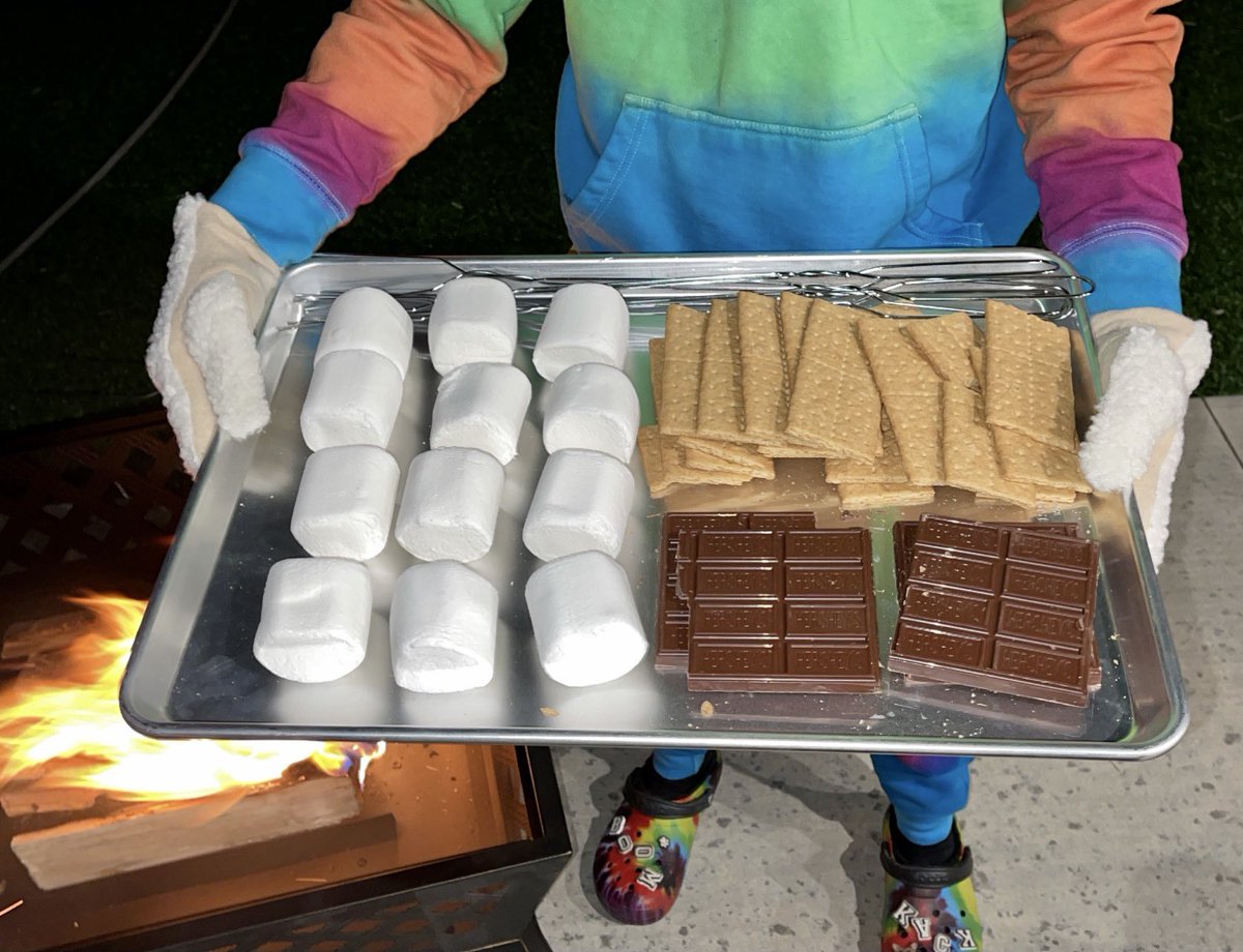 Time to make s’mores and enjoy this 30° weather 🍫☃️