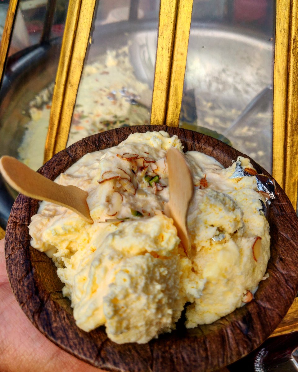 laxmishukla15's tweet image. This season&apos;s best
Makkhan Malai from my city Lucknow.
.
Super soft like feather weight ..mild and a perfect sweet dish for Winters
Can&apos;t miss it in Lucknow ❤️
Totally enjoyed
#makkhanmalai
#lucknow
#sweetsfromindia 
#uptourism
#indiantravelblogger 
#foodbloggers 
@uptourismgov
