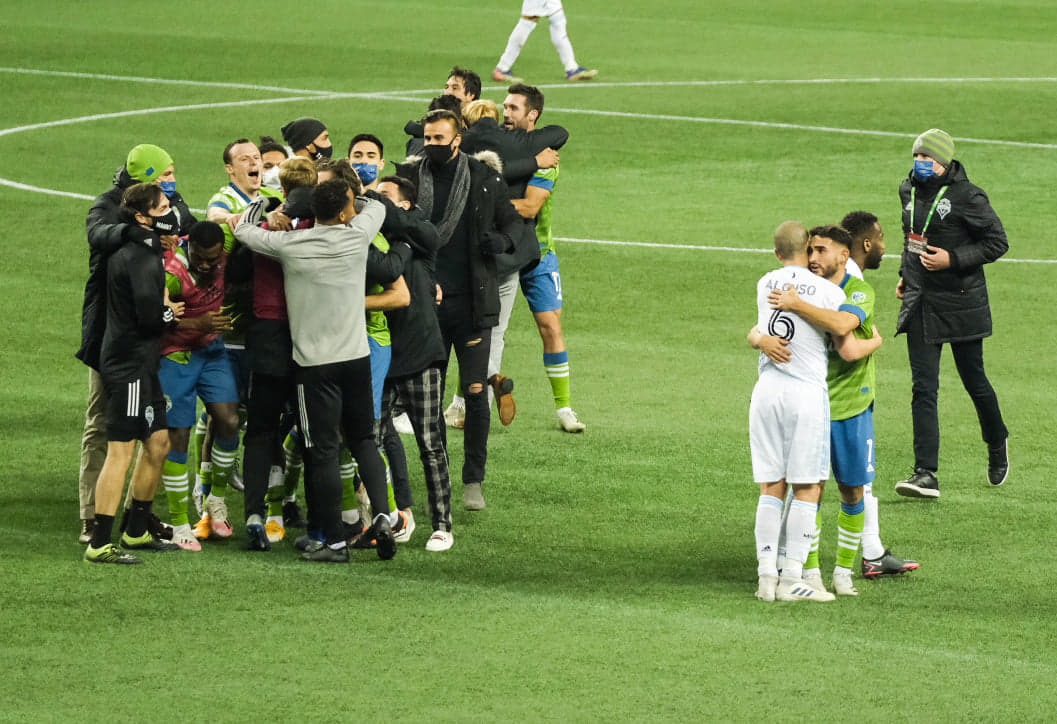 Radio_Cascadia's tweet photo. Roldan consoles Sounders legend Osvaldo Alonso after the match. Photo via @Jake_Tull #MLSCupPlayoffs #EBFG #SEAvMIN https://t.co/H3RgGSIeEy