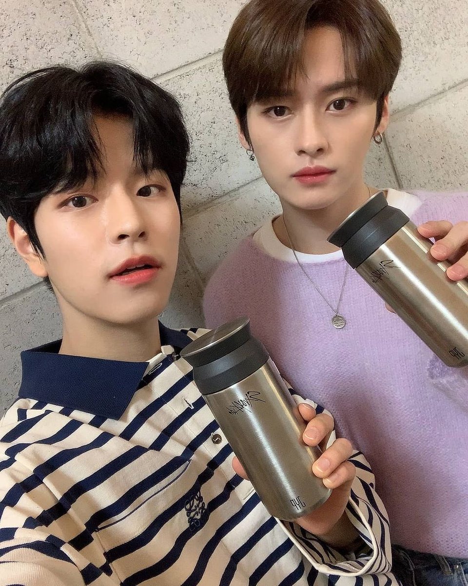 [201208 IG UPDATE]

Trans:
“Although there’s lots of usage of disposable items, let’s use tumblers instead while thinking of the Earth!

#StrayKids #STAY
#loveearth_jyp #loveearthchallenge @jyp_edm”

🔗: instagram.com/p/CIhlprplDv_/…

@Stray_Kids #스트레이키즈