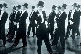 merlinpapin3's tweet photo. Des étoiles dans vos yeux avec le déroulé de mes 30 du #TopComédieMusicale :
23 - #TopHat de #MarkSandrich avec #FredAstaire #GingerRogers #EdwardEverettHorton #EriRhodes #HelenBroderick #BenHolmes #ErikBlore
@Jouxplane83 @FredOL69007 @tbarnaud https://t.co/1dnkCE0RCH