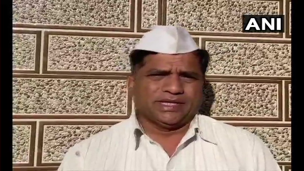 ANI's tweet photo. The #FarmLaws brought by the Centre will finish the farmers of the country. Farmers have started a massive agitation in north India &amp; #BharatBandh was announced for today. Mumbai Dabbawala Association supports the Bandh: Subhash Talekar, president, Mumbai Dabbawala Association https://t.co/ZMPMWBirDZ