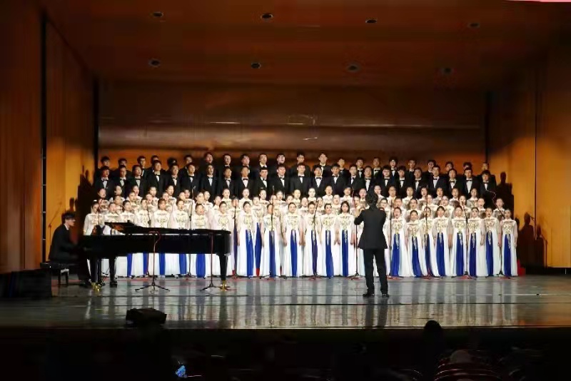 IFCRenmin's tweet photo. Le chœur de l'@IFCRenmin remporte le 1er prix du concours des chorales de l'Université Renmin de Chine. Notre équipe remporte aussi le 1er prix du chœur avec le meilleur esprit d'équipe. La 34ème édition du concours s'est déroulée à Pékin. @Sorbonne_Univ_ @univpaulvalery @KedgeBS https://t.co/GCLBnnbaYB