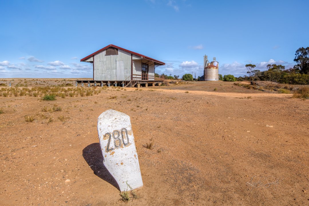 LyndenJSmith's tweet image. Photo of the day, &apos;280 MILES&apos;.  Full daily blog &amp;amp; photograph at LyndenSmith.com #potd #Patchewollock #Victoria #Australia