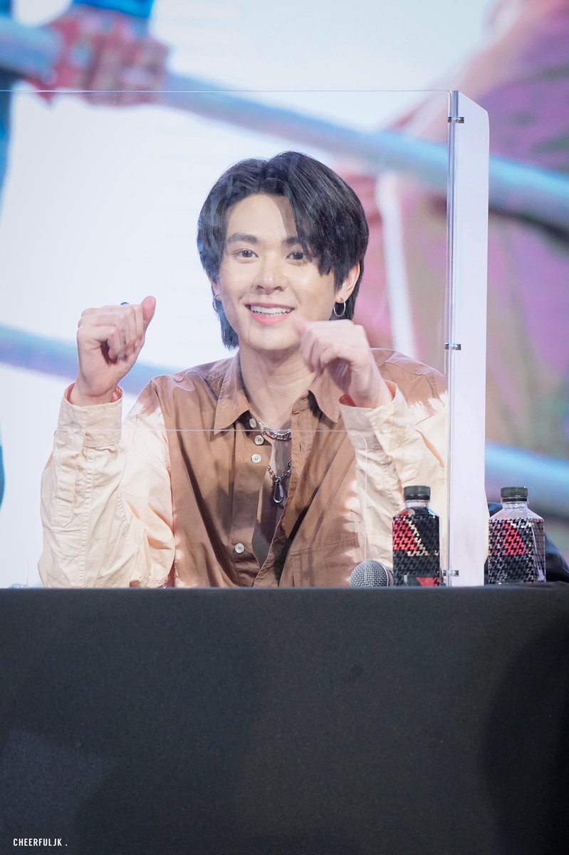 CheerfulJK2903's tweet photo. สดใสยามเที่ยง 🌞

#JackieJackrin
#TRINITY559Fansign
#TRINITY_TNT https://t.co/4SGj6B06v1