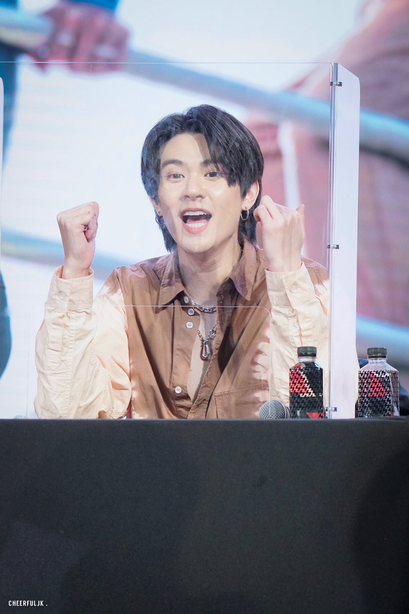 CheerfulJK2903's tweet photo. สดใสยามเที่ยง 🌞

#JackieJackrin
#TRINITY559Fansign
#TRINITY_TNT https://t.co/4SGj6B06v1