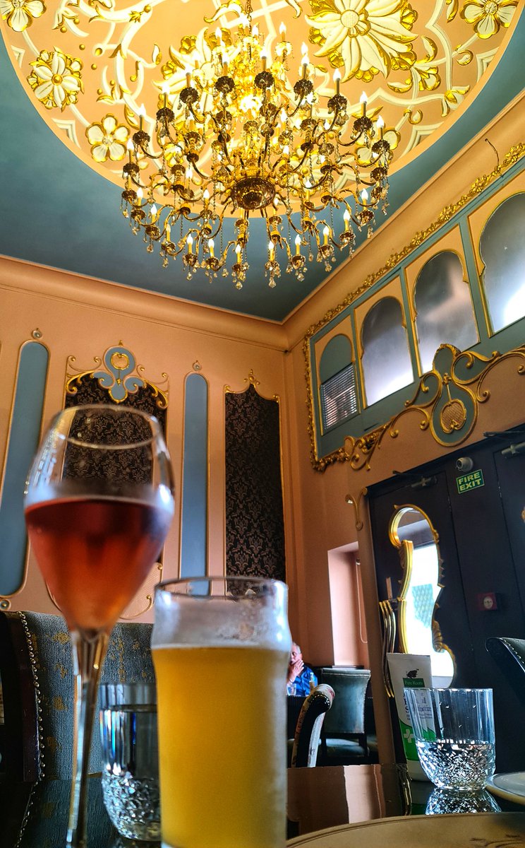 nehaltyagi08's tweet photo. Don't know about you but jahaan main hoon wahaan sab khula hai! 🤷‍♀️

Enjoying my Rosé at the usual hangout. Cheers to bharat bandh! 🥂 https://t.co/vV2FW97Igv