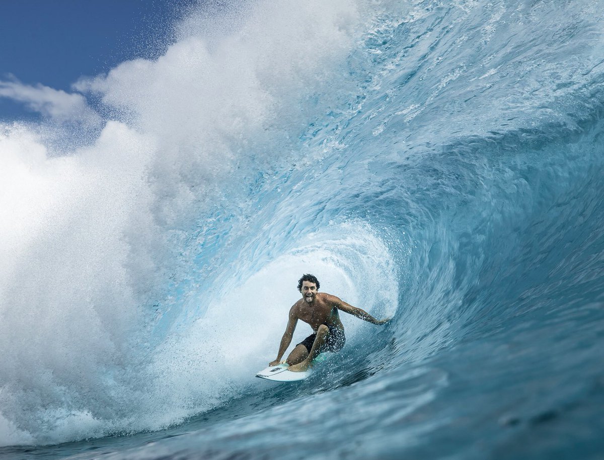 floresjeremy's tweet photo. C’était attendu, c’est maintenant définitif, le surf sera bien présent aux JO de paris 2024. Sur la vague mythique de Teahupoo ! #Tahiti #RoadToParis2024 @Paris2024 https://t.co/5Syb0gbB0a