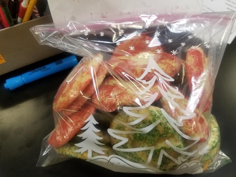 sfpl's tweet photo. #Christmas yummies for #LaFargeLibrary from some of our magnificent patrons!
#HappyHolidays #Yum #PatronCookies #LibraryLife #BestPatronsEver #HowToLibrary https://t.co/Bv63VPwKjt