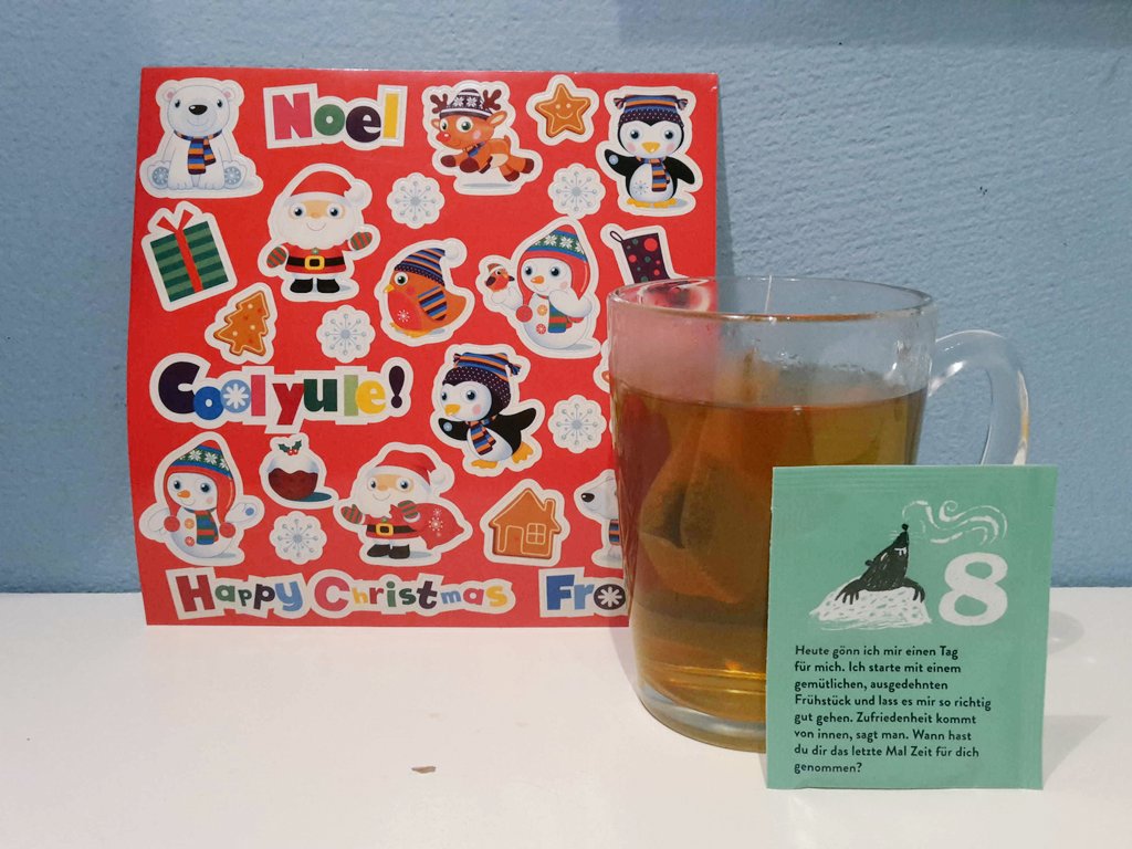 Spiderwebz's tweet photo. Day 8 of the @iggleswaps #25daysofcheer bring me Christmas stickers! Perfect for decorating my envelopes later this week.
And a nice herbal Good Morning tea from Sonnentor. https://t.co/iG1ooScSSe