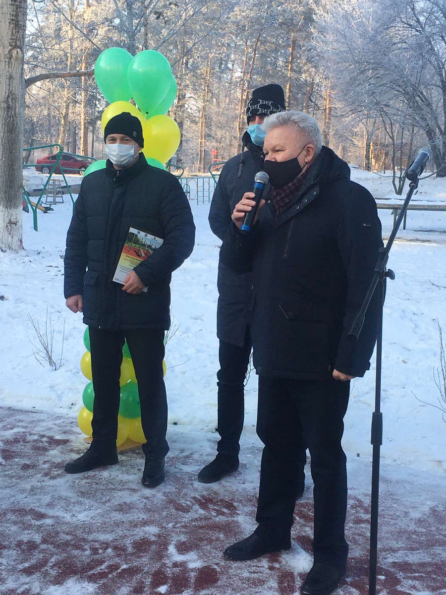 В рамках губернаторской программы «СОдействие» и при поддержке корпорации «Тольяттиазот» открыли спортивную площадку для всех жителей.