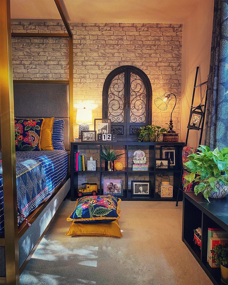 goodhomesindia's tweet photo. With a lake next door, Shilpi Chaturvedi’s family home in Chicago sums up everything you need to know about eclectic styles.
Photography courtesy by @cshilpkari
#goodhomesmagazine #shilpichaturvedi #natureinspiredhome #hometour #fallhome #fallinteriors https://t.co/sUoYRsJC8t