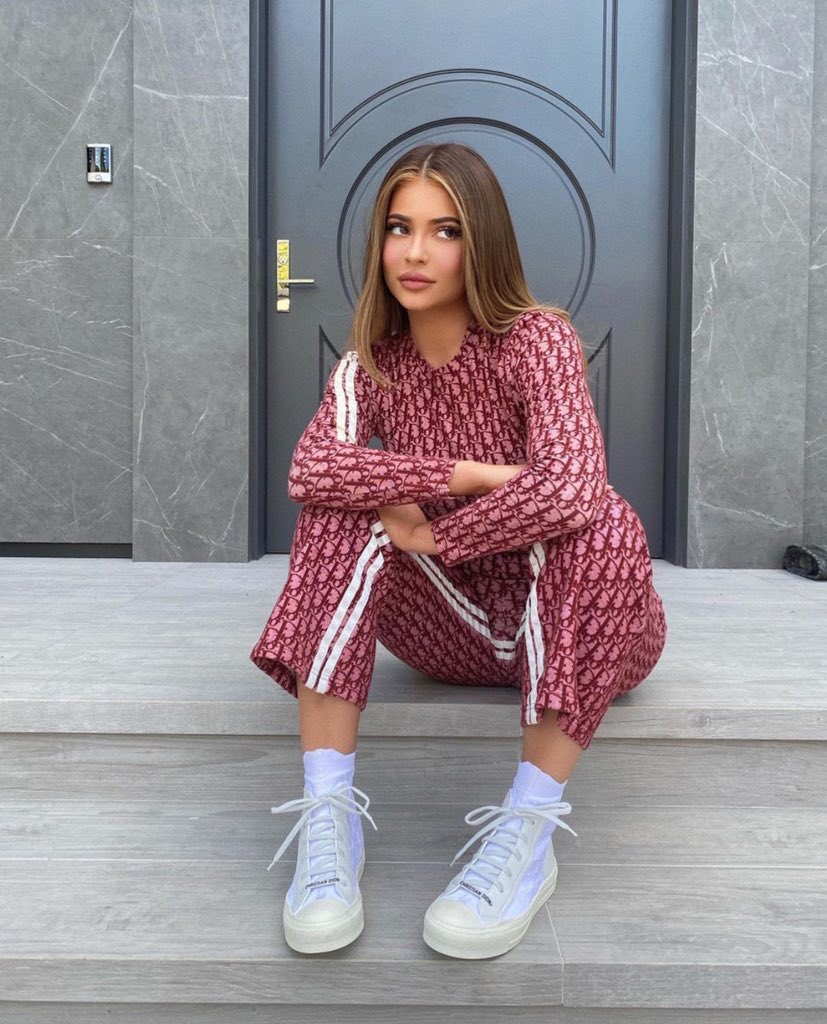 lustforl0ve's tweet image. Since i’m new here i need to find a lot of friends, mutual, and also expand my social circle. So i do #OpenFollow for western rps only! rt this tweet and i’ll follow you right away!