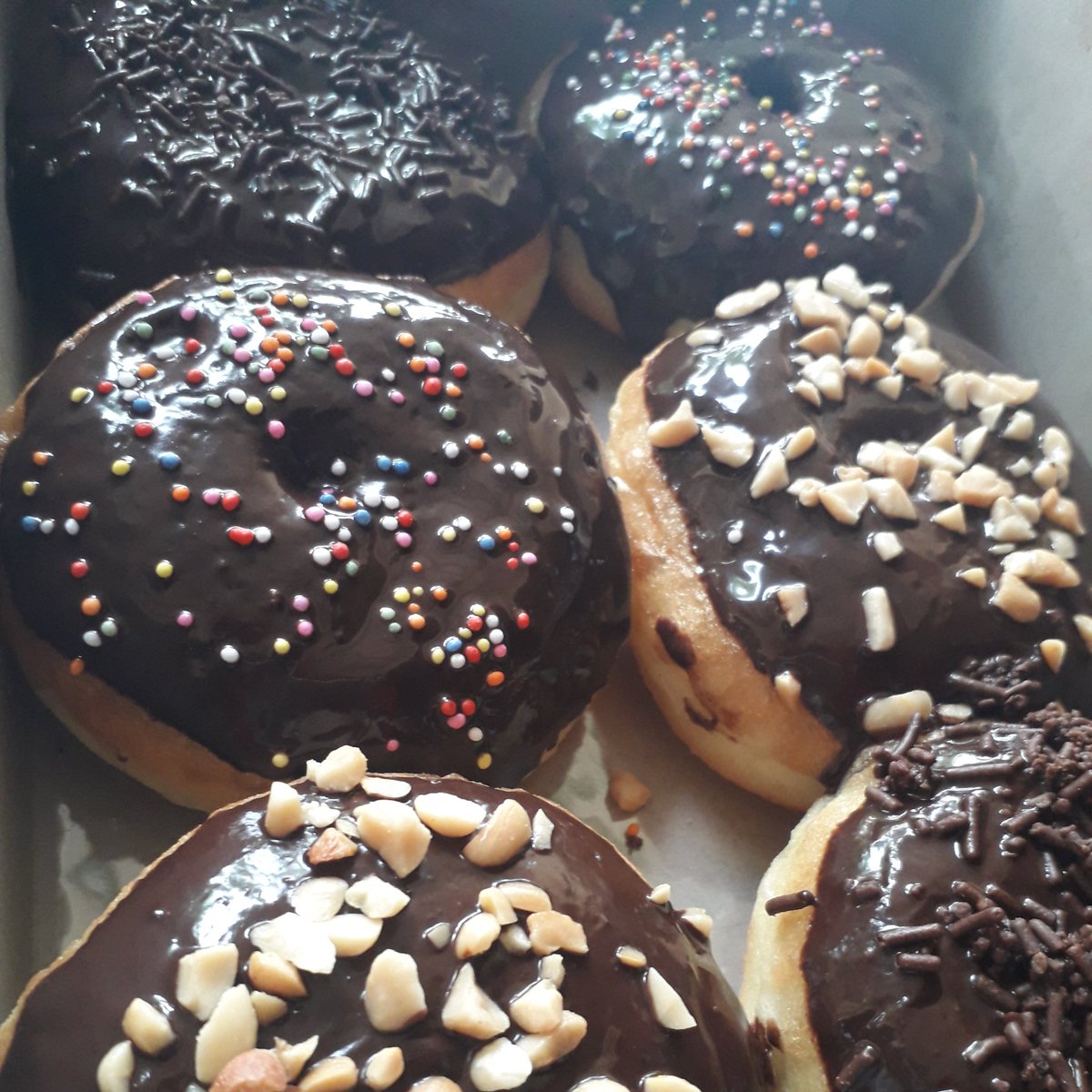 Tak selalu donat bolong tengahe
