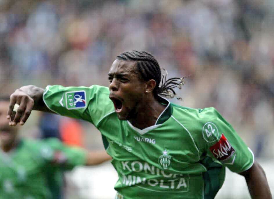 Frédéric Piquionne fête aujourd\hui ses 4  2  ans.

Happy Birthday    
