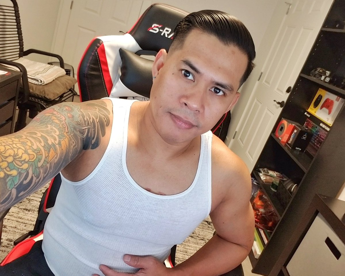 MrMildlyOffBeat's tweet photo. Haircut ✅
Monday workout ✅
Dinner ✅
Sometimes I clean up good. Now getting ready to play and stream The Last of Us 2.
Follow me at https://t.co/VmqBqQRsEv
#brownbutt #cubby #gaymer #lgbtq #musclecub #asian #twitchstreamer #TheLastOfUs2 https://t.co/xCThoOq9xy