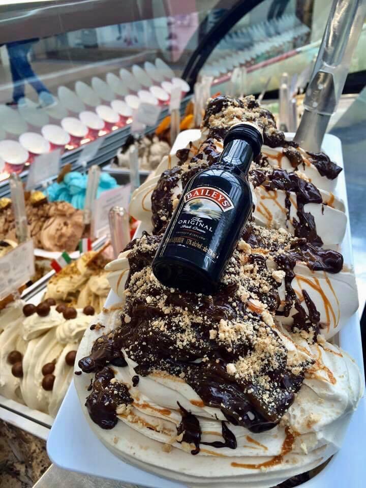 ＢＡＩＬＥＹＳ ＧＥＬＡＴＯ

It’s a beautiful crisp morning here at Giovanni’s Gelato and we have one of our festive flavours in our showcase cabinet ~ get your scoop today! 

#giovannisgelato #baileysgelato #miltonkeynes #centremk #buckinghamshirelife  #supportlocal #christmas
