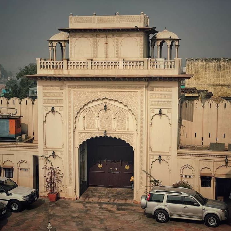 StudioDharma1's tweet photo. Shikwa - Mehrabon Wali Haveli, the Residence of its owner, Shariq Bin Raza, his wife Alka Raza, and son, Sahil Raza. 

@Meerutnews24
@MP_Meerut
@UrbanMeerut
@DmMeerut

Shikwa Haveli
NH57 Village, Katha, Baghpat https://t.co/PT6ey88jX4