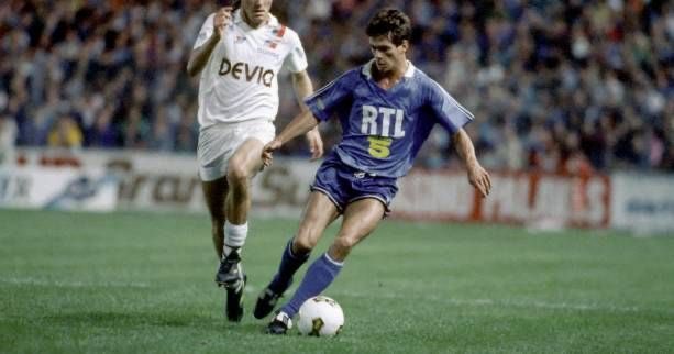 Après Jean-Luc Sassus, l’AS Cannes vient de perdre l’un des grands artisans de la reconquête de l’élite en 1987. J.-F. Charbonnier avait 61 ans. En quelques mois, il avait écrit l’une des plus belles pages de l’histoire du football cannois. Respect. <a href="/ASCannes1902/">AS Cannes</a> <a href="/ASCannes1/">AS Cannes</a>