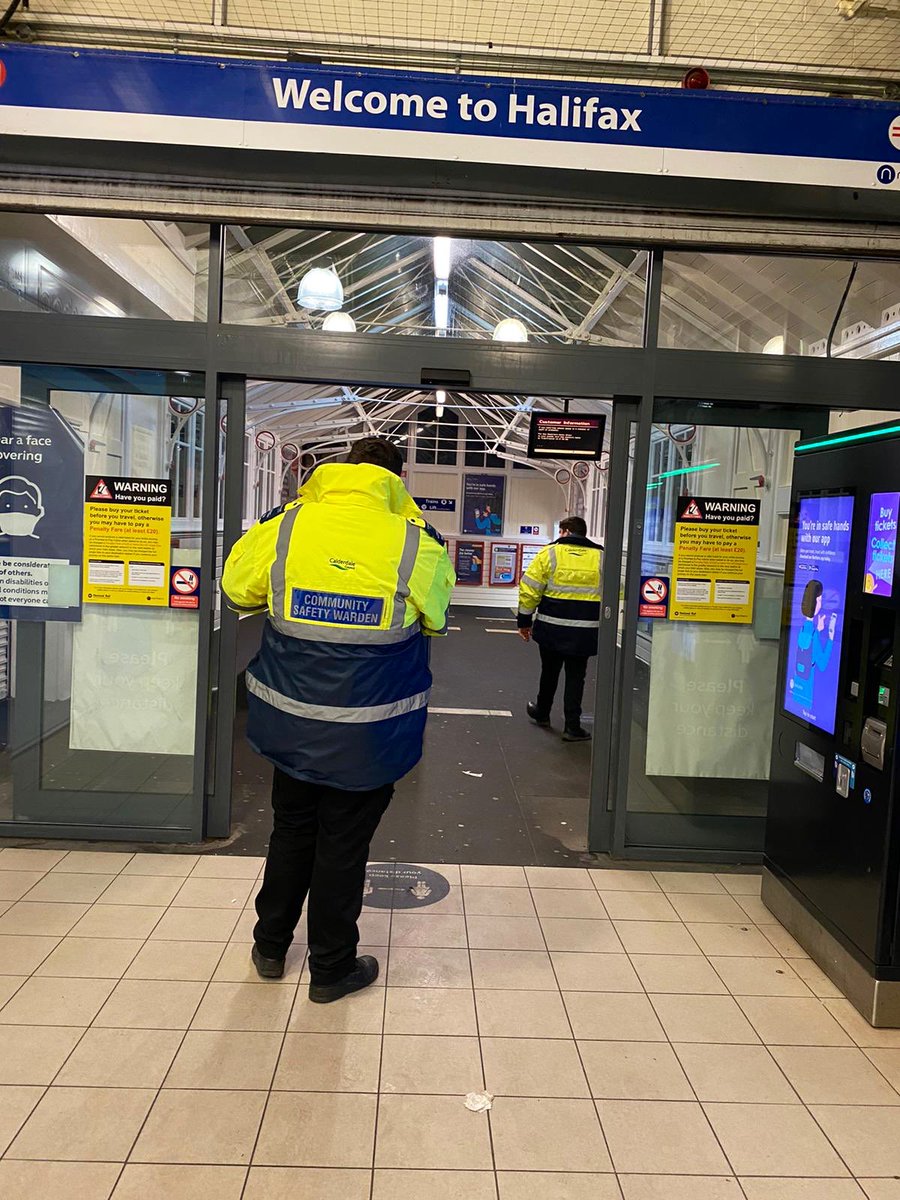 CMBC_CPT's tweet photo. First night shift done for Team 3 around @Calderdale.

#HebdenBridge, #Todmorden &amp; #Halifax + other areas attended👍

More CCTV work assisting @WYP_Halifax with 4 arrests including theft from motor vehicle✅

#SaferCalderdale
@WardenRonan304
@Cswtim
@Warden316
@SWstacy328
@csw329 https://t.co/Bd4L8AZcYv