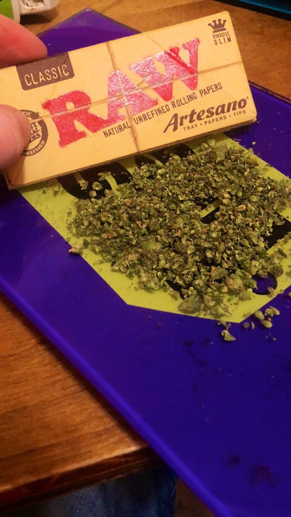 cjankins1's tweet photo. Who wants to match with me on FaceTime? #smokedoobies #stoned #horny #marijuana https://t.co/ELFnJx1JrV