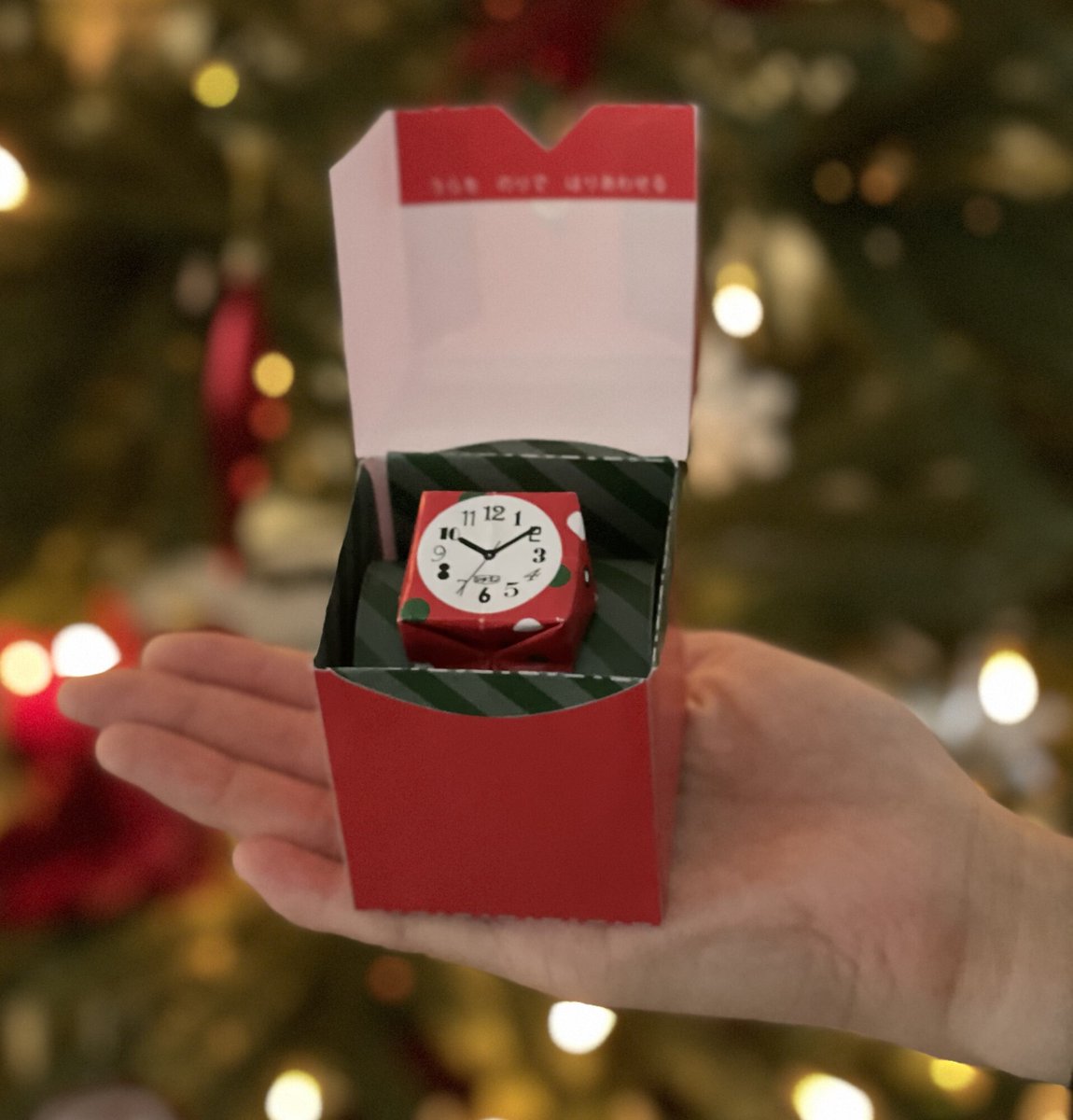 Citizen シチズン時計 公式 おうちクリスマスは とけいやさんになろう お子様にも楽しんでいただけるオリジナル折り紙腕時計 プレゼントや飾り付けにいかがでしょうか 台紙ダウンロード 折り紙 プレゼントbox T Co Gv3cbwlipe Citizen シチズン時計 公式 おうちクリスマスは とけいやさんになろう お子様にも楽しんでいただけるオリジナル折り紙腕時計 プレゼントや飾り付けにいかがでしょうか 台紙ダウンロード 折り紙 プレゼントbox T Co Gv3cbwlipe
