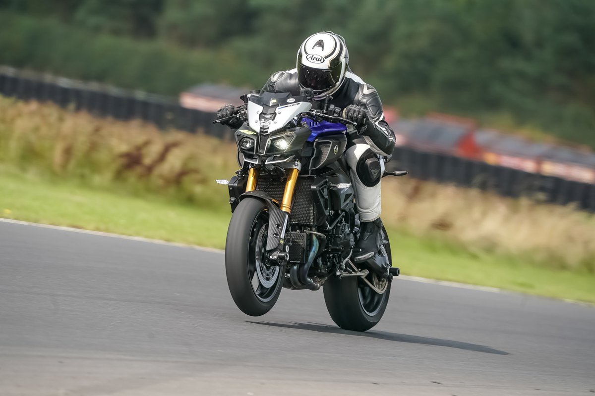 RichardBowling1's tweet photo. @fastbikesmag @NoLimitsOnTrack @ApriliaUK @ApriliaOfficial @rstmoto @WhyArai @MichelinTyres @JamieMorris19 @CarlStevens17 @CadwellPark Roll on 2021! https://t.co/lPyDJB9zRD