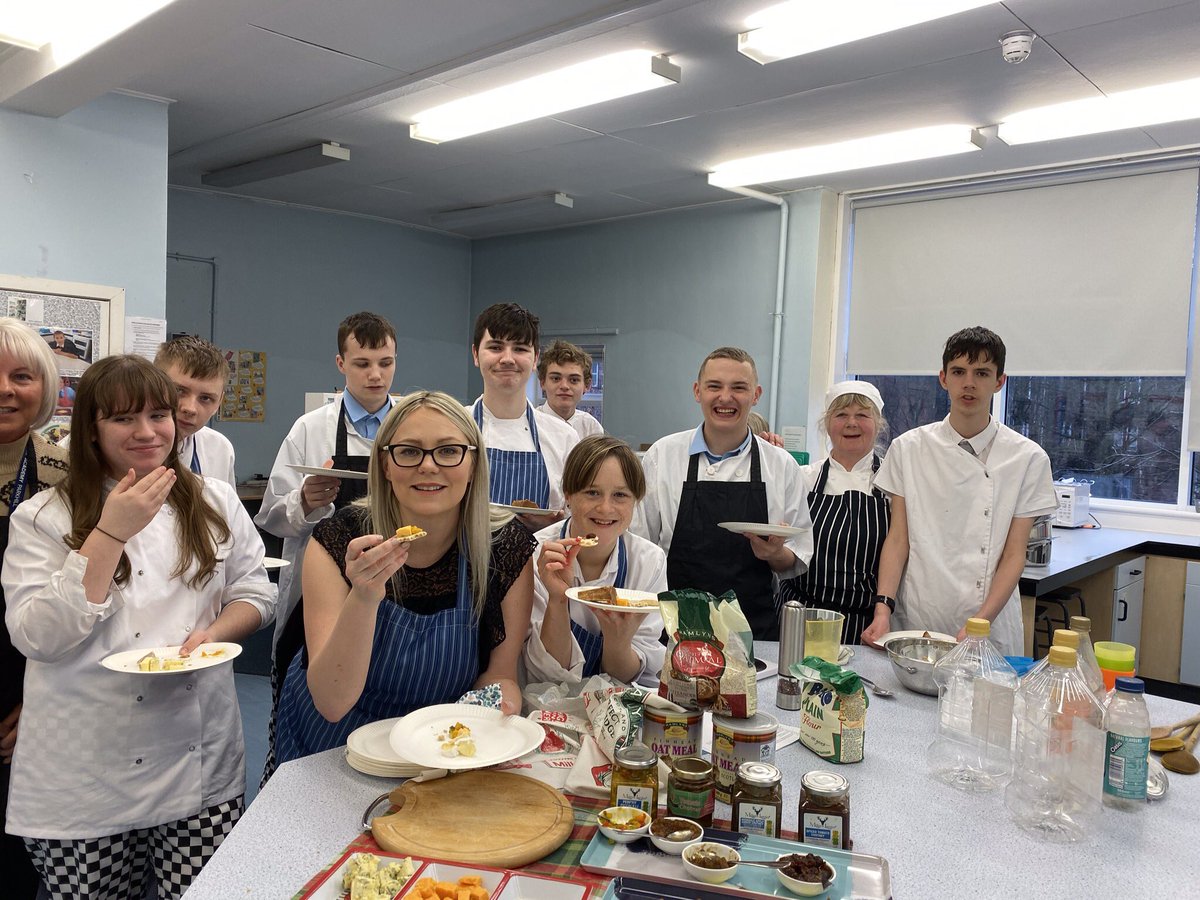 Looks lovely .... ours ... ancient... used almost daily and here’s the hands on making session  with @Stephwade_Glas @Hub_Internation #FoodSchoolScotland Dec 2019 👏🤗🙌👩🏼‍🍳👨🏼‍🍳@stephenbenn46 @Parkhill375 @smithycroftHFT @mrlpepin   Seems a lifetime ago.