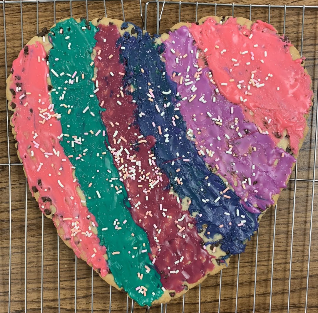 dehartSTEM's tweet photo. Creativity is one of the traits that employers are looking for in their employees. In fact, creativity sits at the top of the new Blooms taxonomy. Designing cookies with a theme gives students an opportunity to practice teamwork, planning, and creativity! They did a great job! https://t.co/Mxp9jGmTXT