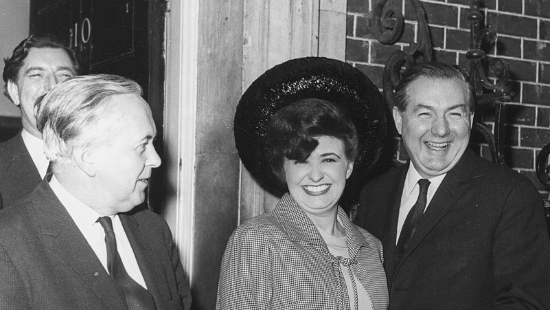 labour_history's tweet image. 1960s spin..

On a visit to No 11, Jim Callaghan told Pat Pheonix she was "the sexiest thing on television" - knowing her popularity with Lab voters

She told journalists "Wow...he's a real charmer"

Only later did it emerge that Callaghan had never watched an episode #Corrie60